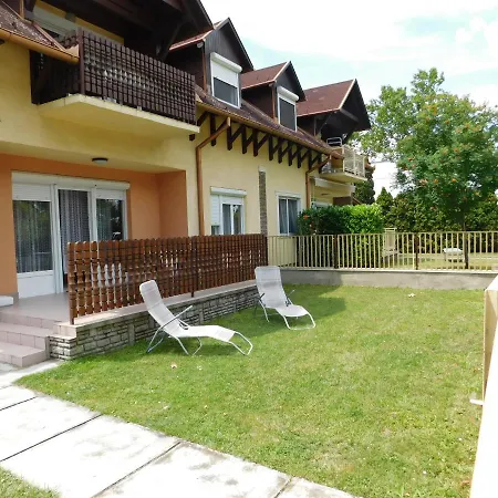 Balatonpart-lak Apartment Balatonfenyves