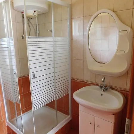 Balatonpart-lak * 鲍洛通费尼韦什