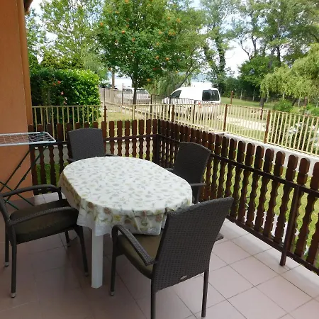 Balatonpart-lak 鲍洛通费尼韦什