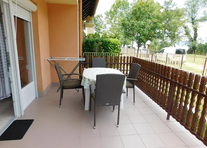 Daire Balatonpart-lak *