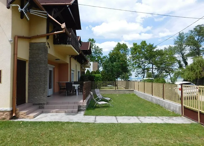 Balatonpart-lak Balatonfenyves