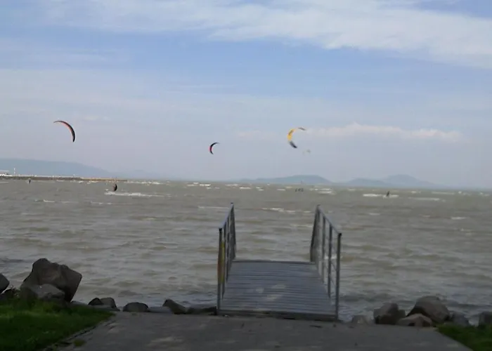 Balatonpart-lak