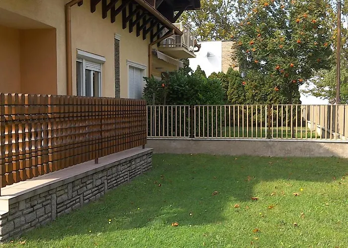 Balatonpart-lak Apartmán *